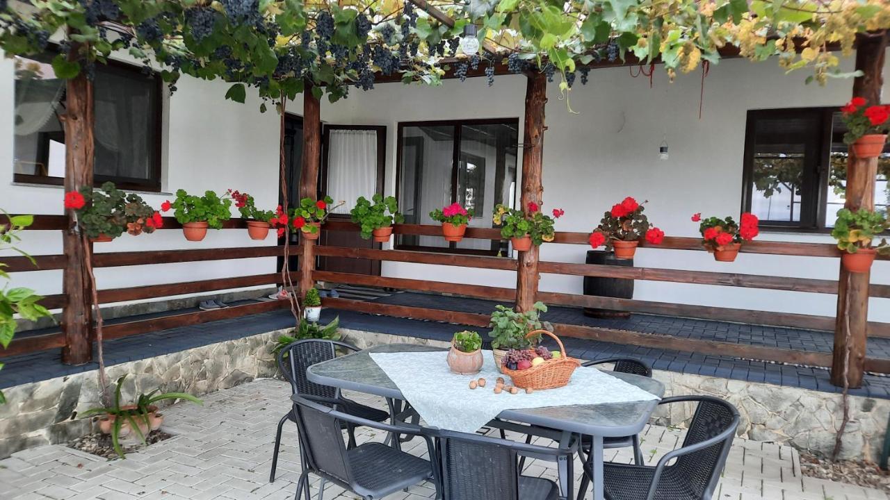 Casuta Din Deal Тыргу-Нямц Экстерьер фото
